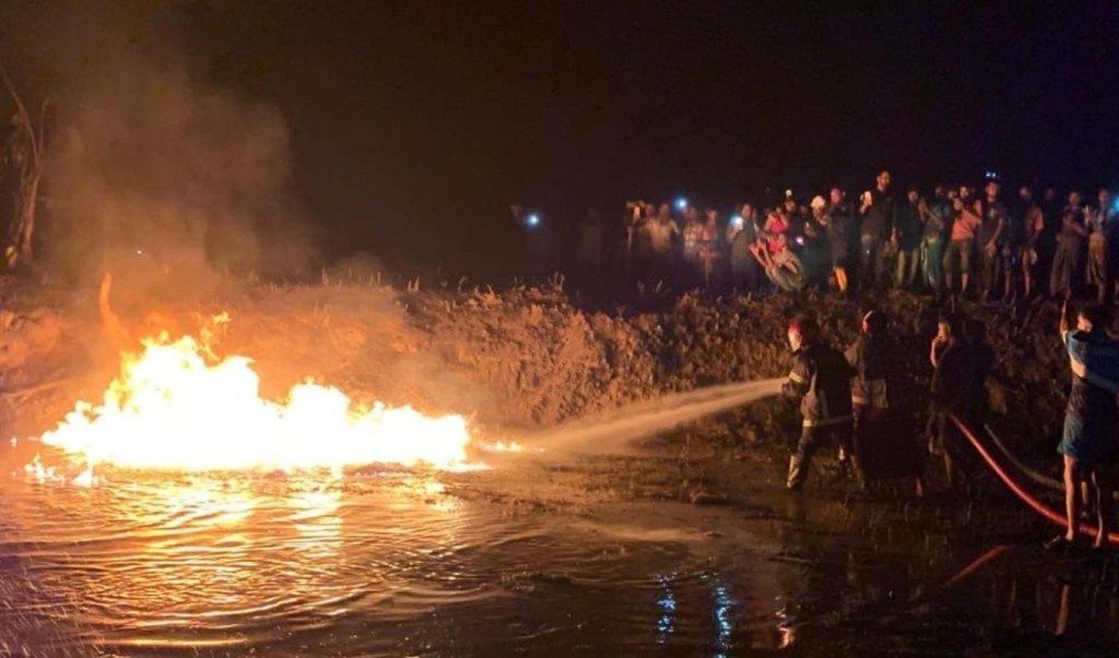 পেট্রো বাংলার তেলের লাইনে ভয়াবহ অগ্নিকাণ্ড 1758683280 পেট্রো বাংলার তেলের লাইনে ভয়াবহ অগ্নিকাণ্ড, দ্বগ্ধ ২