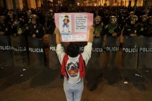 পেরুতে প্রেসিডেন্ট বিরোধী বিক্ষোভে উত্তাল রাজপথ