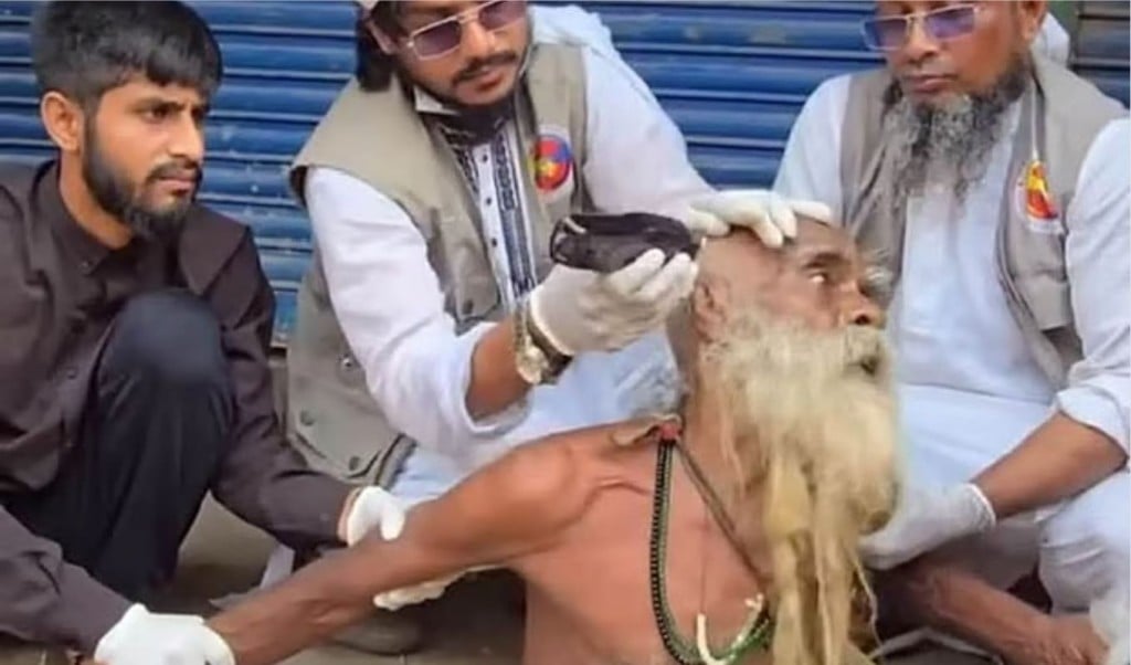 প্রকাশ্যে চুল কেটে দেওয়ার ঘটনা সম্পূর্ণ অমানবিক বেআইনি আসক 1758812649 প্রকাশ্যে চুল কেটে দেওয়ার ঘটনা সম্পূর্ণ অমানবিক-বেআইনি