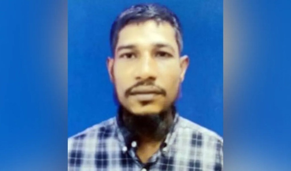 প্রকাশ্যে রাস্তায় নিজের গায়ে পেট্রল ঢেলে আগুন দিলেন রিকশাচালক 3 প্রকাশ্যে রাস্তায় নিজের গায়ে পেট্রল ঢেলে আগুন দিলেন রিকশাচালক 1758638091 প্রকাশ্যে রাস্তায় নিজের গায়ে পেট্রল ঢেলে আগুন দিলেন রিকশাচালক