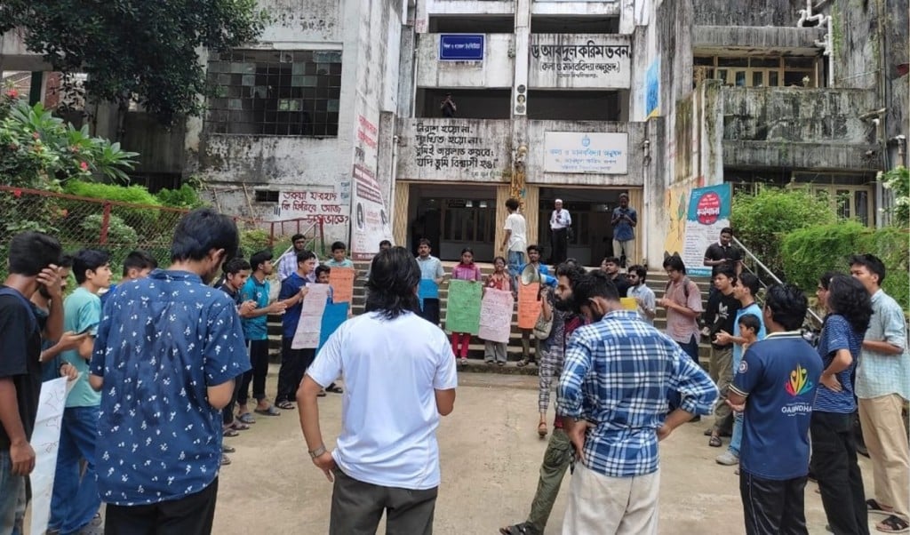 প্রক্টোরিয়াল বডির পদত্যাগসহ ৭ দফা দাবিতে উত্তাল চবি 1756981856 প্রক্টোরিয়াল বডির পদত্যাগসহ ৭ দফা দাবিতে উত্তাল চবি