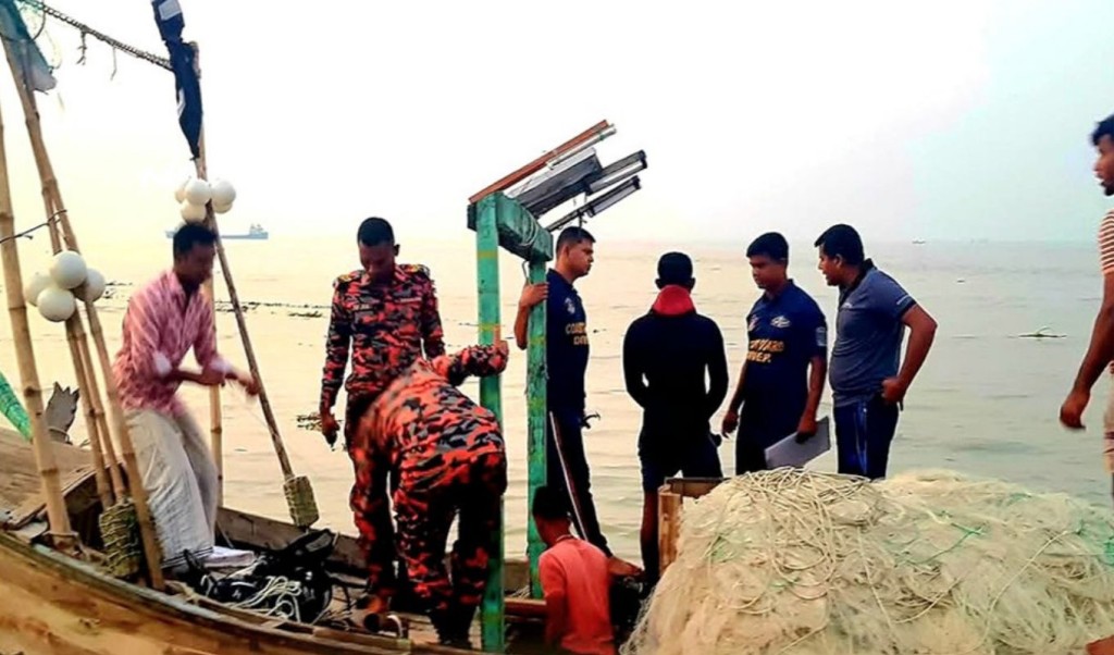 প্রতিবন্ধী ছেলেকে বাঁচাতে নদীতে ঝাঁপ, দুই দিনেও উদ্ধার হয়নি নিখোঁজ মা 4 প্রতিবেশী 1758463897 প্রতিবন্ধী ছেলেকে বাঁচাতে নদীতে ঝাঁপ, দুই দিনেও উদ্ধার হয়নি নিখোঁজ মা
