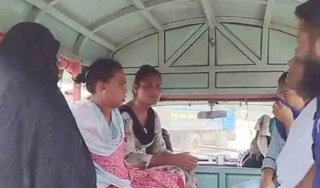 প্রবাসীদের মারধর ও চাঁদাবাজির অভিযোগে ১২ হিজড়া গ্রেপ্তার 4 প্রবাসীদের মারধর ও চাঁদাবাজির অভিযোগে ১২ হিজড়া গ্রেপ্তার 1758115090 প্রবাসীদের মারধর ও চাঁদাবাজির অভিযোগে ১২ হিজড়া গ্রেপ্তার