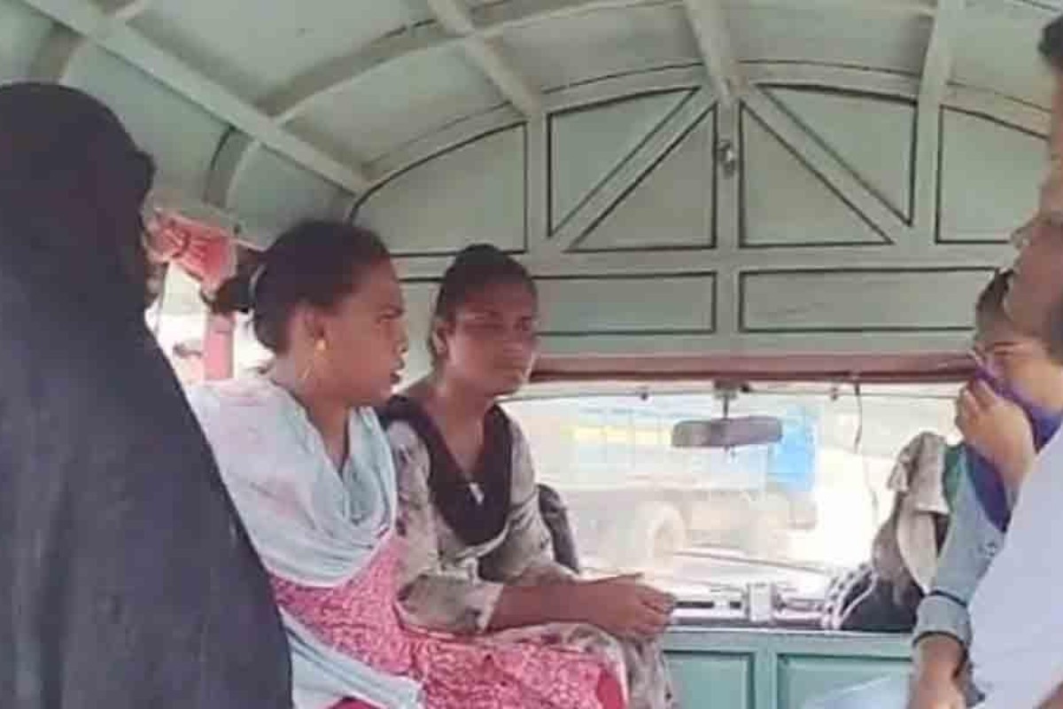 প্রবাসীদের মারধর ও চাঁদাবাজির অভিযোগে ১২ হিজড়া গ্রেপ্তার