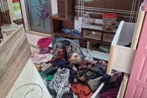 প্রবাসীর বাড়িতে ডাকাতি: টাকা-স্বর্ণ লুটের পর মোবাইল ফিরিয়ে দিল ডাকাতেরা