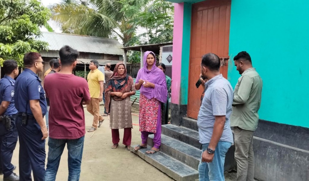 প্রবাসীর বাড়িতে যুবদল নেতার হামলা, দুই বিএনপি নেতা গুলিবিদ্ধ 3 প্রবাসীর বাড়িতে যুবদল নেতার হামলা দুই বিএনপি নেতা গুলিবিদ্ধ 1757584701 প্রবাসীর বাড়িতে যুবদল নেতার হামলা, দুই বিএনপি নেতা গুলিবিদ্ধ