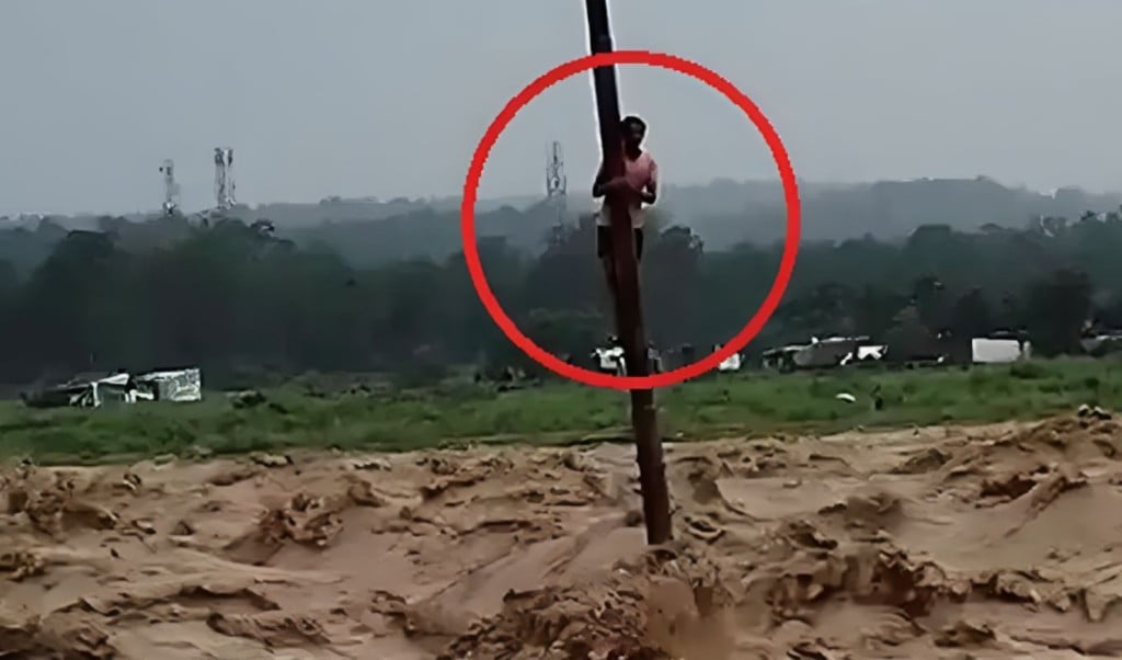 প্রাকৃতিক প্রয়োজন সাড়াতে গিয়ে ভয়াবহ বিপদে তরুণ 1758865804 প্রকৃতির ডাকে সাড়া দিতে গিয়ে ভয়াবহ বিপদে তরুণ