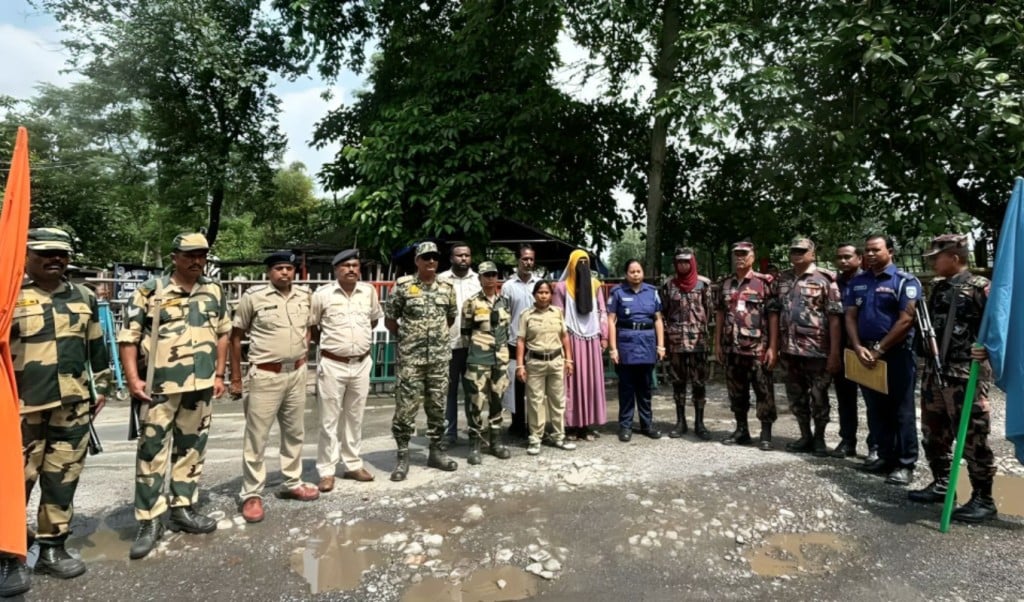 প্রেমের টানে আসা তরুণী প্রতারিত হয়ে ভারতে ফিরলেন শূন্য হাতে 1757817749 প্রেমের টানে আসা তরুণী প্রতারিত হয়ে ভারতে ফিরলেন শূন্য হাতে