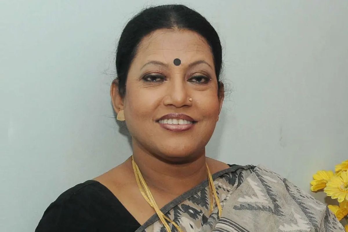 কেন্দ্রীয় শহীদ মিনারে ফরিদা পারভীনের মরদেহে শ্রদ্ধা নিবেদন শেষে কুষ্টিয়ায় দাফন