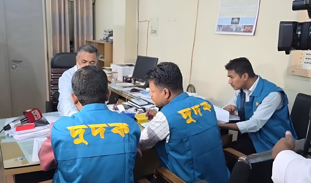 ফলাফল জালিয়াতির অভিযোগে শিক্ষাবোর্ডে দুদকের অভিযান Picsart AiImageEnhancer 1759047692 ফলাফল জালিয়াতির অভিযোগে শিক্ষাবোর্ডে দুদকের অভিযান