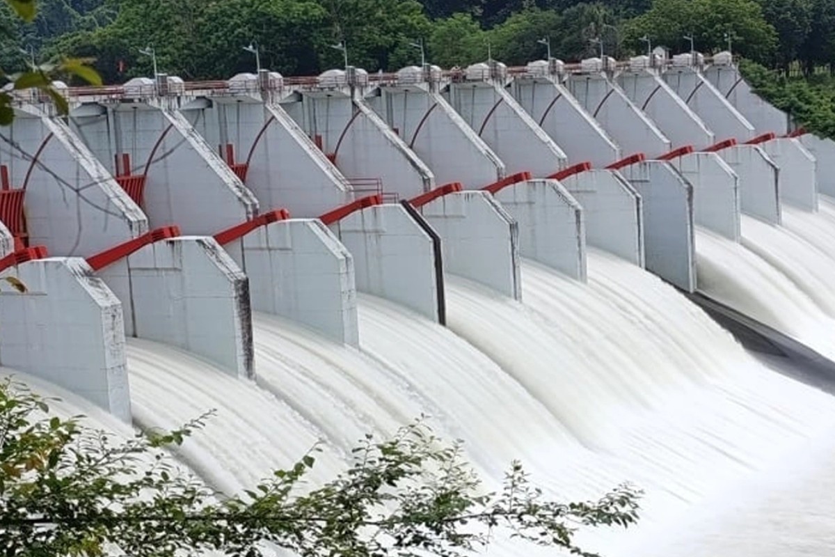 হঠাৎ খুলে দেওয়া হলো কাপ্তাই বাঁধের ১৬টি জলকপাট