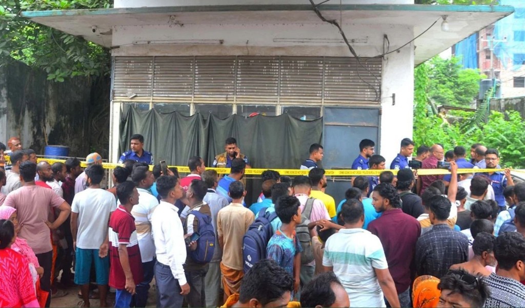 বগুড়ায় পেট্রল পাম্পের ম্যানেজার খুন, সেলসম্যান পলাতক 2 বগুড়ায় পেট্রল পাম্পের ম্যানেজার খুন সেলসম্যান পলাতক 1757260304 বগুড়ায় পেট্রল পাম্পের ম্যানেজার খুন, সেলসম্যান পলাতক