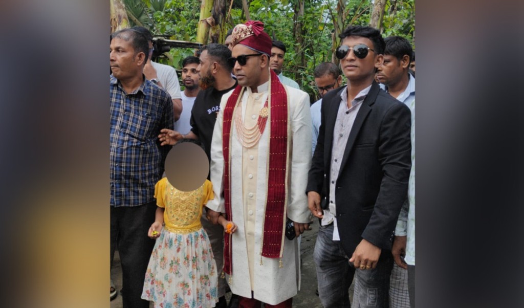 বরযাত্রীদের খাবার কম পড়ায় বাকবিতণ্ডা, জামাতার বাড়িতে কনের বাবা-চাচাকে মারধর 3 বরযাত্রীদের খাবার কম পড়ায় হট্টগোল জামাতার বাড়িতে কনের বাবা চাচাকে মারধর 1757776555 বরযাত্রীদের খাবার কম পড়ায় বাকবিতণ্ডা, জামাতার বাড়িতে কনের বাবা-চাচাকে মারধর