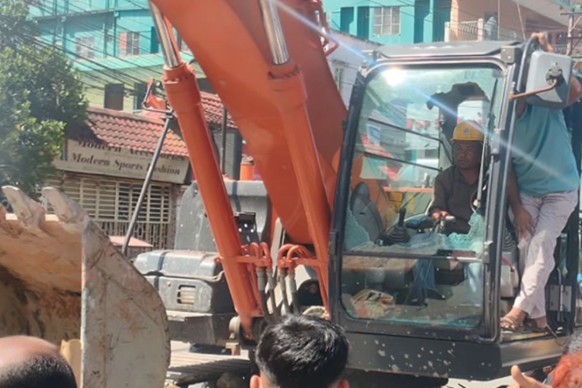 বাঁকখালী নদীর অবৈধ দখল উচ্ছেদ অভিযানে বাঁধা ও স্কেভেটর ভাঙচুর