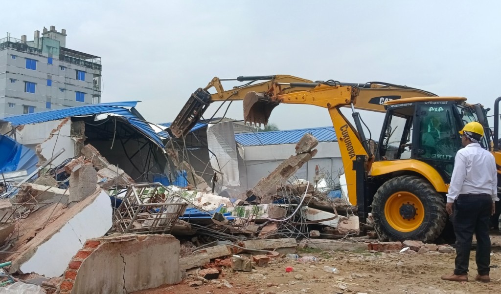 বাঁকখালীর তীরে অবৈধ স্থাপনা উচ্ছেদ অভিযান শুরু, উদ্ধার হলো ৩ একর জমি 4 বাঁকখালীর তীরে অবৈধ স্থাপনা উচ্ছেদ অভিযান শুরু উদ্ধার হলো ৩ একর জমি 1756738613 বাঁকখালীর তীরে অবৈধ স্থাপনা উচ্ছেদ অভিযান শুরু, উদ্ধার হলো ৩ একর জমি