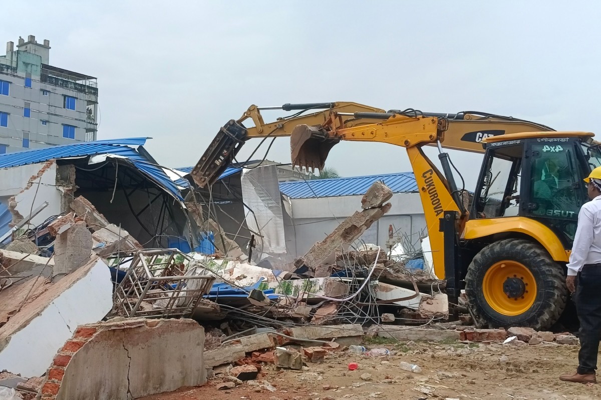 বাঁকখালীর তীরে অবৈধ স্থাপনা উচ্ছেদ অভিযান শুরু, উদ্ধার হলো ৩ একর জমি