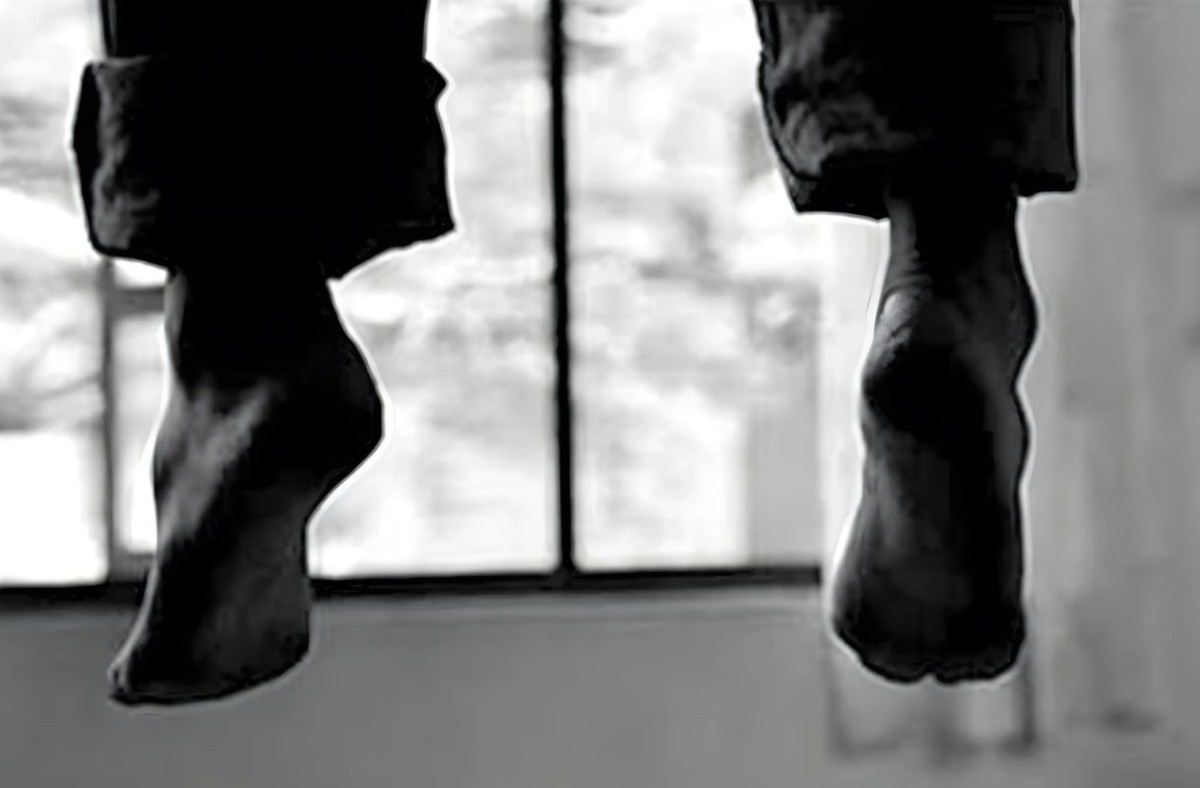 বাউফলে নির্মাণ শ্রমিকের ঝুলন্ত লাশ উদ্ধার