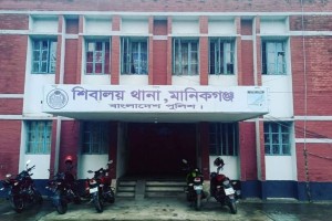 বাড়ি ছাড়তে জোর করে মুচলেকা নেওয়ার অভিযোগ ওসির বিরুদ্ধে