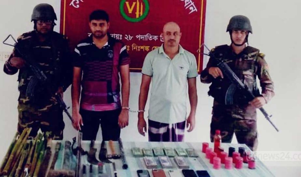 বাড়িতে হাতবোমা-দেশি অস্ত্র মজুত ছিল দুই ভাইয়ের, অতঃপর... 4 বাড়িতে হাতবোমা দেশি অস্ত্র মজুত ছিল দুই ভাইয়ের অতঃপর 1758293335 বাড়িতে হাতবোমা-দেশি অস্ত্র মজুত ছিল দুই ভাইয়ের, অতঃপর...