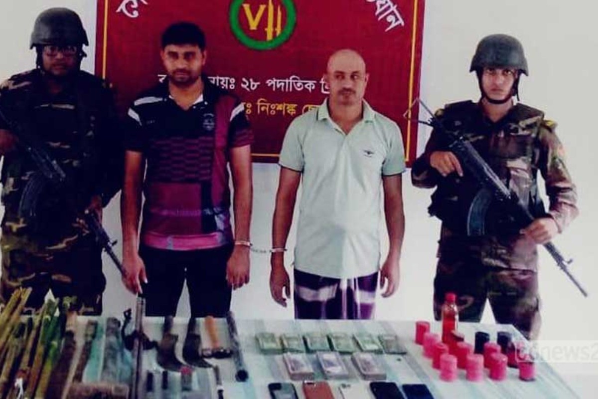 বাড়িতে হাতবোমা-দেশি অস্ত্র মজুত ছিল দুই ভাইয়ের, অতঃপর…
