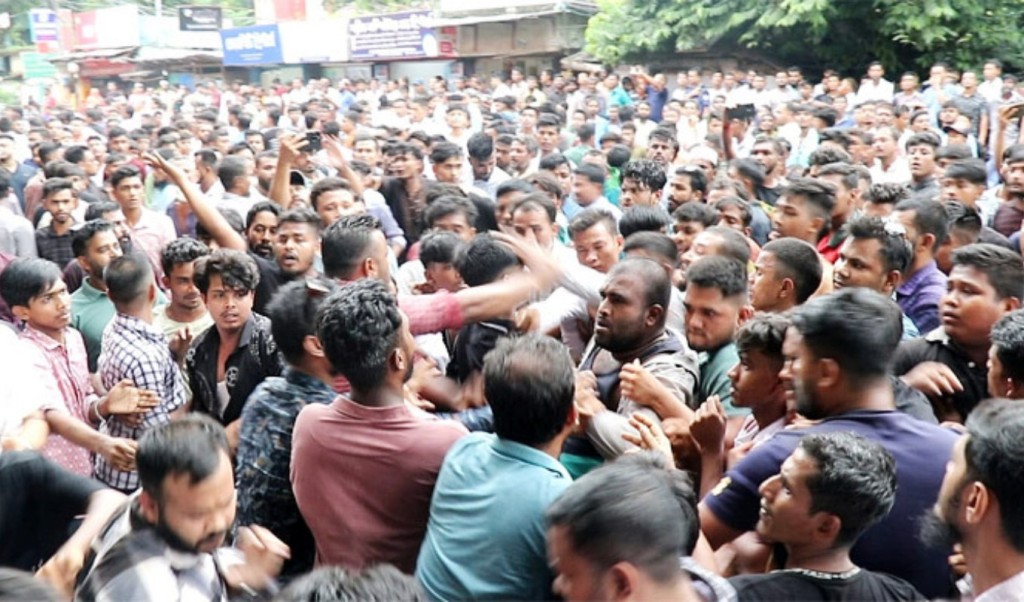 বান্দরবানে বিএনপির প্রতিষ্ঠাবার্ষিকীতে দুই গ্রুপের হাতাহাতি 3 বান্দরবানে বিএনপির প্রতিষ্ঠাবার্ষিকীতে দুই গ্রুপের হাতাহাতি 1756737288 বান্দরবানে বিএনপির প্রতিষ্ঠাবার্ষিকীতে দুই গ্রুপের হাতাহাতি