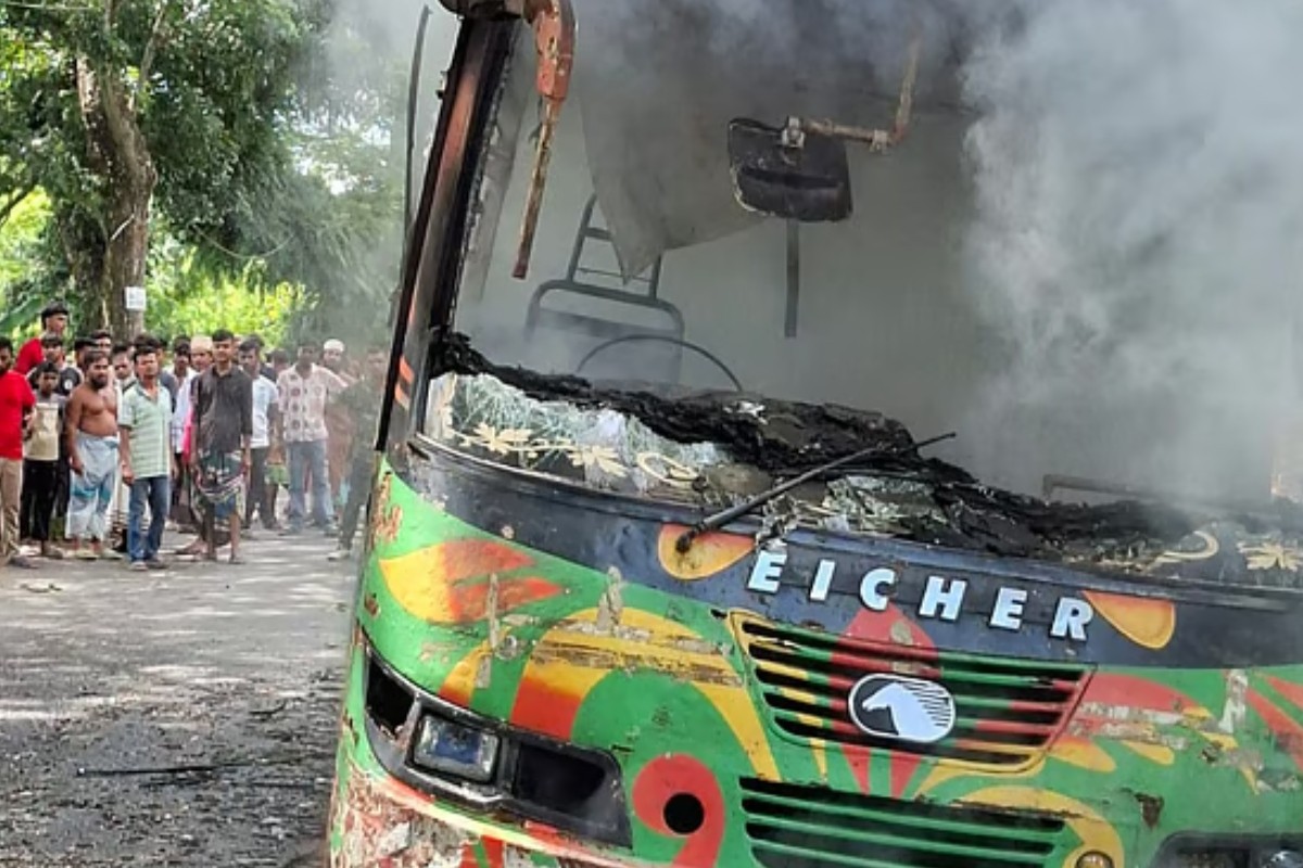 বাসচাপায় শিশুশিক্ষার্থী নিহত, বাসে আগুন