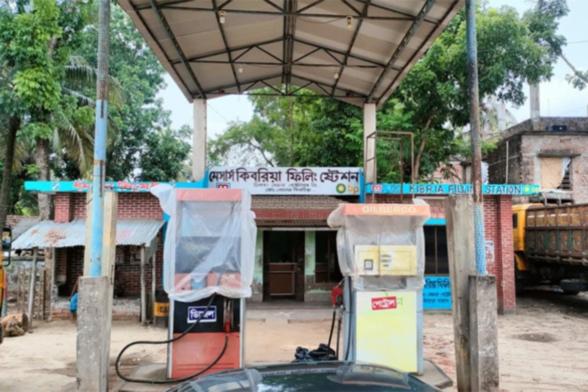 পেট্রোল পাম্প দখলে নিতে বিএনপি নেতার হুমকি
