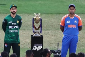 বিতর্ক ও উত্তেজনায় পার হল এবারের এশিয়া কাপ