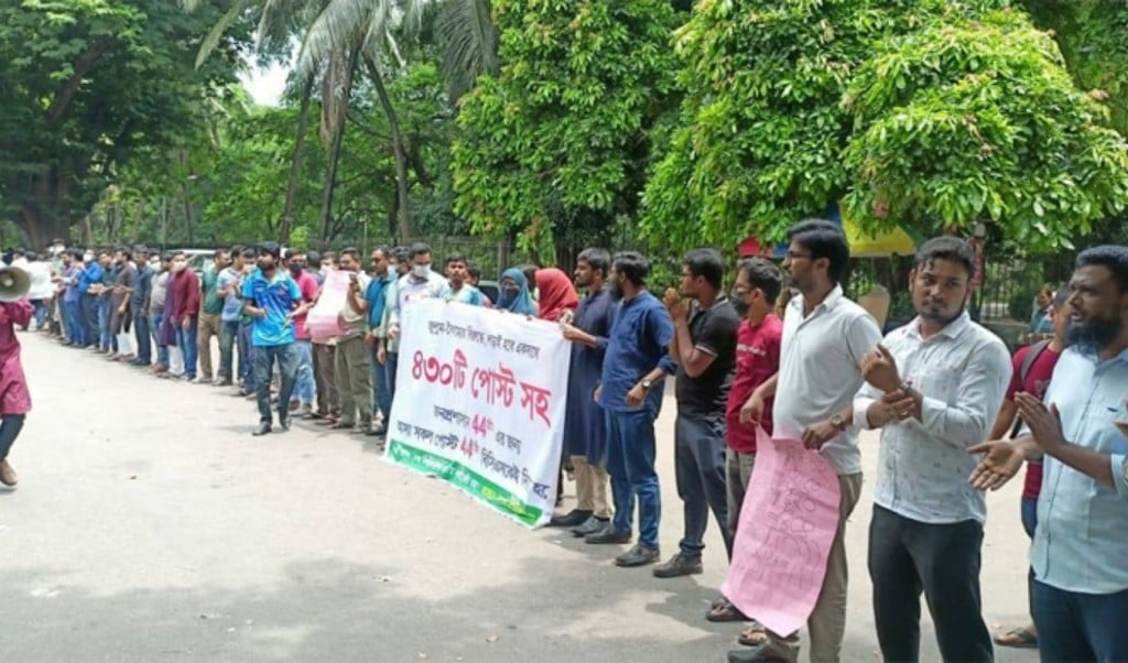 বিধি সংশোধনের ফাঁদে আটকা ৪৪তম বিসিএস 1758086614 বিধি সংশোধনের ফাঁদে আটকা ৪৪তম বিসিএস, অনিশ্চয়তায় ১৬৯০ প্রার্থী