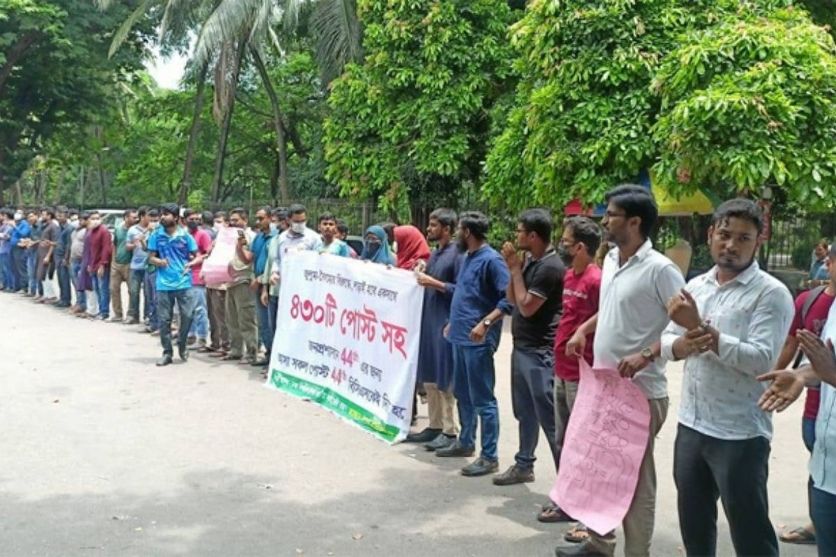 বিধি সংশোধনের ফাঁদে আটকা ৪৪তম বিসিএস, অনিশ্চয়তায় ১৬৯০ প্রার্থী