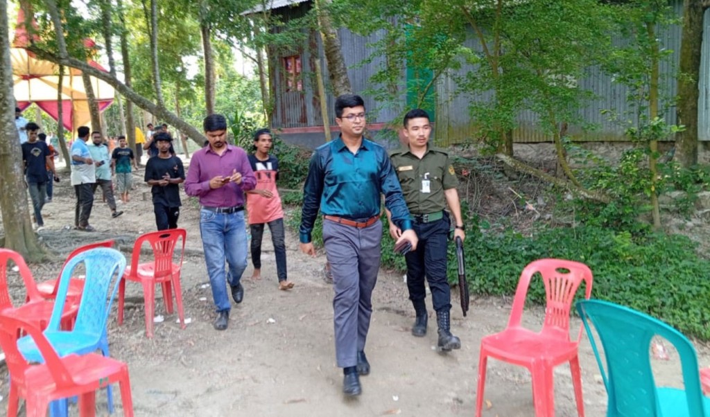 বিয়ের আসর থেকে পালালেন বর, শেষ পর্যন্ত যা হলো… 3 বিয়ের আসর থেকে পালালেন বর শেষ পর্যন্ত যা হলো… 1756740173 বিয়ের আসর থেকে পালালেন বর, শেষ পর্যন্ত যা হলো…