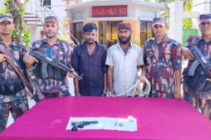 বেনাপোলে ভারতীয় কাঁচামরিচবাহী ট্রাকে পিস্তল-গুলি উদ্ধার
