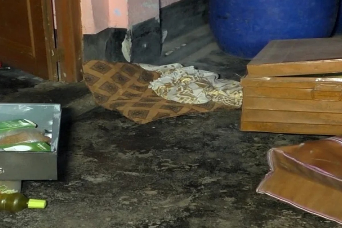 ব্যবসায়ীর বাড়িতে ডাকাতি, টাকা ও স্বর্ণালংকার লুট