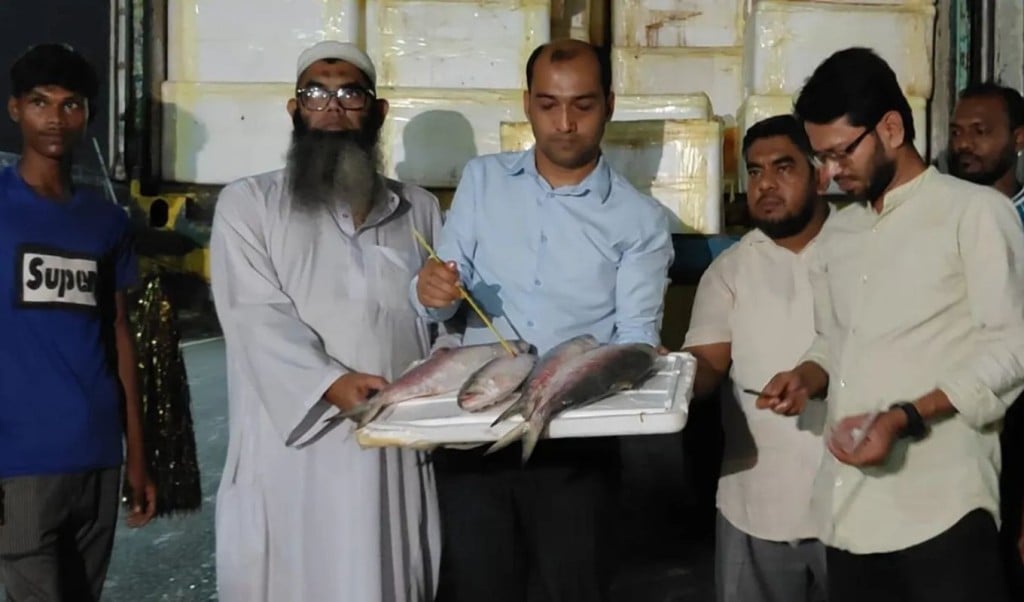 ভারতে গেল ইলিশের প্রথম চালান 1758083519 ভারতে গেল ইলিশের প্রথম চালান
