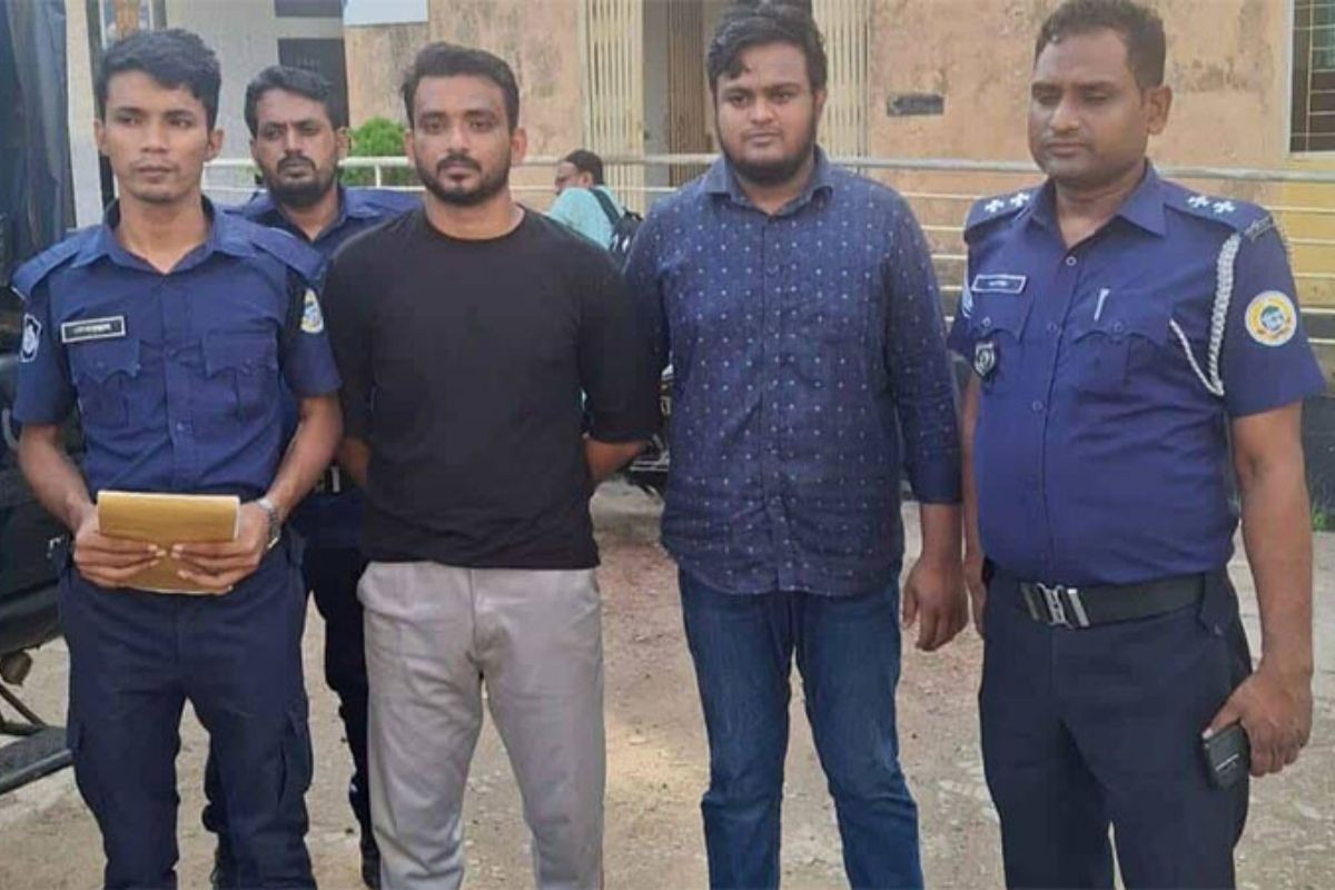 ভোলায় দুই চাঁদাবাজ সমন্বয়ক গ্রেপ্তার, নগদ টাকা উদ্ধার