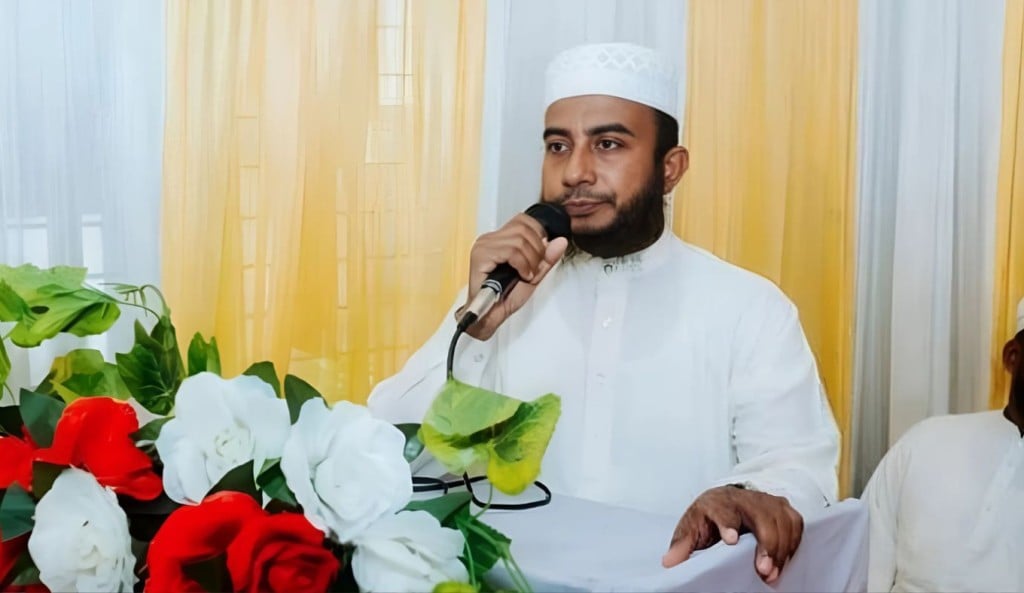 ভোলায় মাদরাসা শিক্ষককে কুপিয়ে হত্যা 1757212618 ভোলায় মাদরাসা শিক্ষককে কুপিয়ে হত্যা