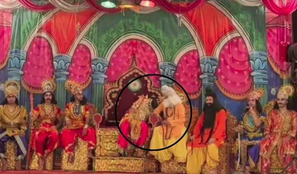 মঞ্চেই প্রাণ গেলো ‘সিন্দাবাদ খ্যাত সেই অভিনেতার 1758789879 মঞ্চেই প্রাণ গেলো ‘সিন্দাবাদ’ খ্যাত সেই অভিনেতার