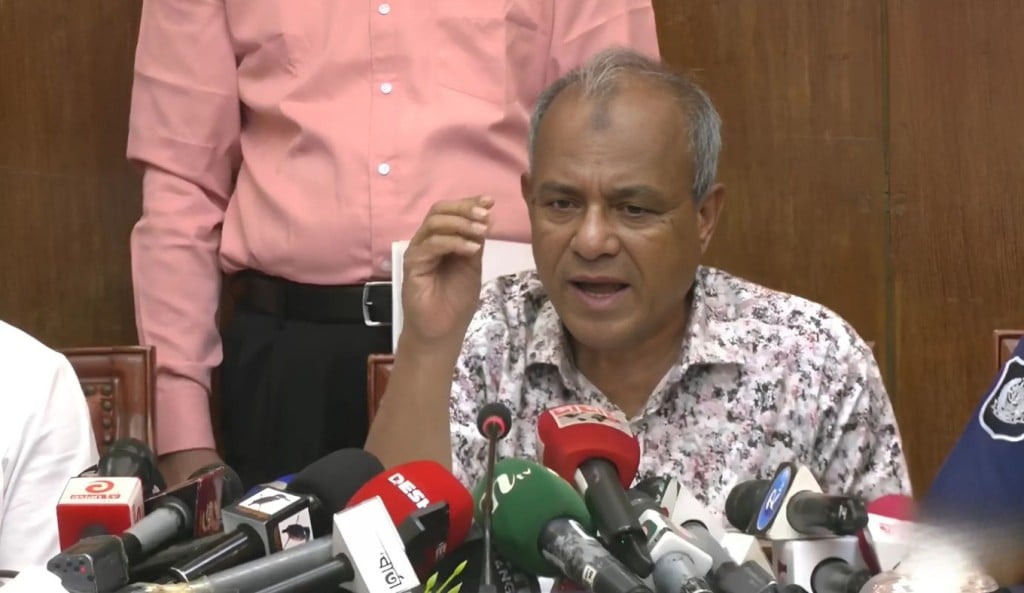 মণ্ডপ পাহারায় বুধবার থেকে আইনশৃঙ্খলা বাহিনী মোতায়েন থাকবে স্বরাষ্ট্র উপদেষ্টা 1758444183 মণ্ডপ পাহারায় বুধবার থেকে আইনশৃঙ্খলা বাহিনী মোতায়েন থাকবে: স্বরাষ্ট্র উপদেষ্টা
