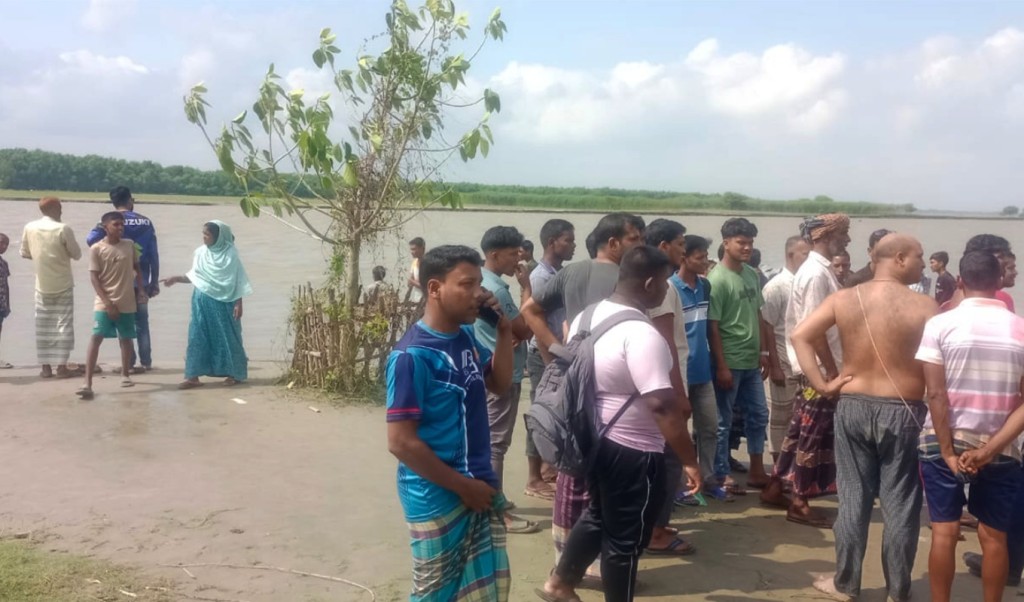 মরদেহ সৎকারে গিয়ে নৌকাডুবিতে একজনের মৃত্যু, নিখোঁজ ২ 4 মরদেহ সৎকারে গিয়ে নৌকাডুবিতে একজনের মৃত্যু নিখোঁজ ২ 1758976356 মরদেহ সৎকারে গিয়ে নৌকাডুবিতে একজনের মৃত্যু, নিখোঁজ ২