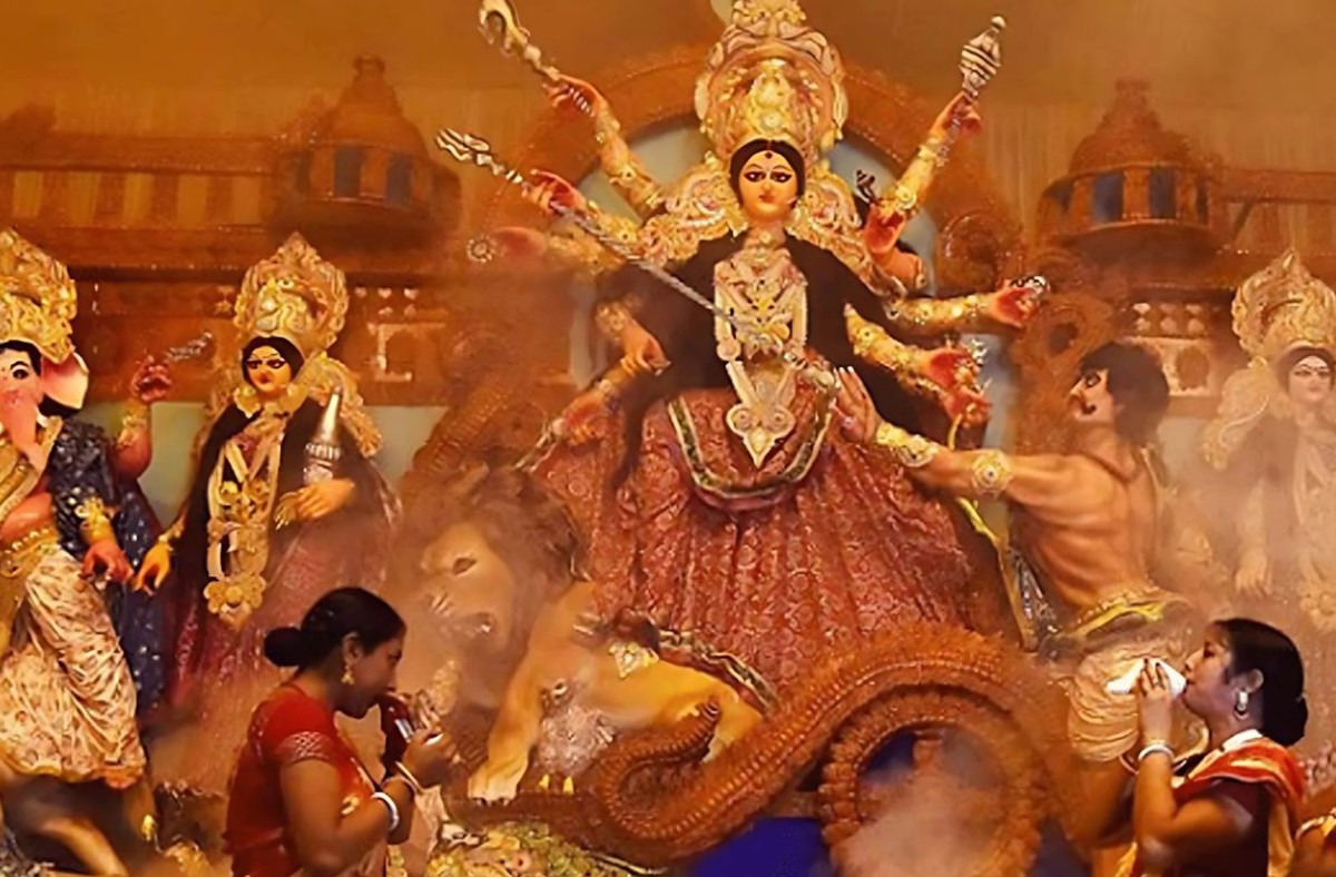 মহিষাসুরমর্দিনী দেবী দুর্গাকে বরণ শেষে মহাসপ্তমী আজ