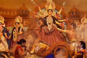 মহিষাসুরমর্দিনী দেবী দুর্গাকে বরণ শেষে মহাসপ্তমী আজ