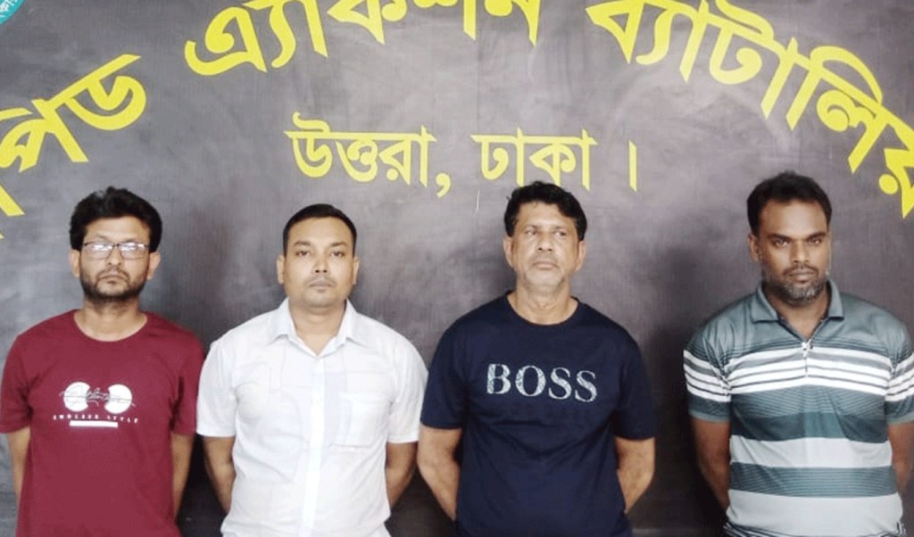 মাইক্রোবাসে আগ্নেয়াস্ত্র-গুলি উদ্ধার! গ্রেপ্তার ৪ 3 মাইক্রোবাসে আগ্নেয়াস্ত্র গুলি উদ্ধার গ্রেপ্তার ৪ 1757339789 মাইক্রোবাসে আগ্নেয়াস্ত্র-গুলি উদ্ধার! গ্রেপ্তার ৪