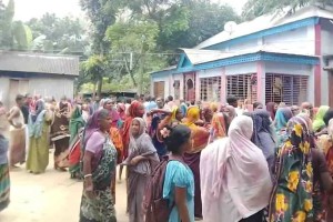 মাকে জবাই করে হত্যা করলো ছেলে