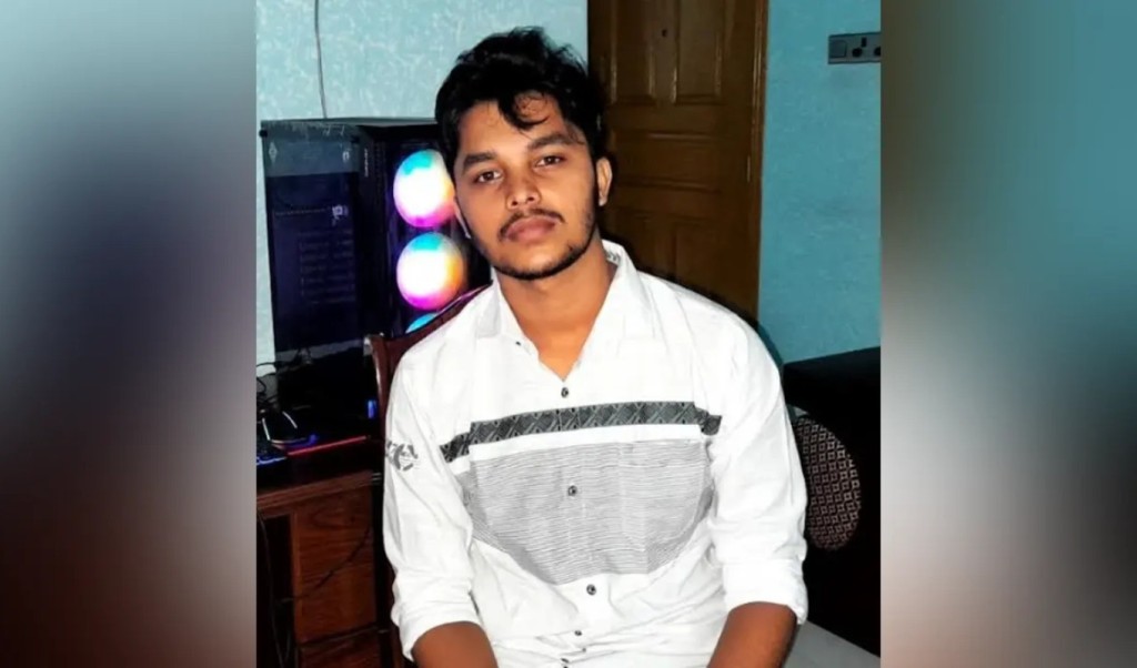 সন্তানের বুকে ছুরি বসালেন বাবা 4 মাকে বাঁচাতে গিয়েছিলেন একমাত্র ছেলে বুকে ছুরি বসালেন বাবা 1757659144 সন্তানের বুকে ছুরি বসালেন বাবা