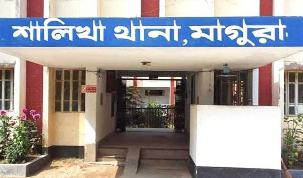 মাগুরায় রোগাক্রান্ত ঘোড়া জবাইয়ের অভিযোগ, এলাকায় উত্তেজনা 4 মাগুরায় রোগাক্রান্ত ঘোড়া জবাইয়ের অভিযোগ এলাকায় উত্তেজনা 1759067653 মাগুরায় রোগাক্রান্ত ঘোড়া জবাইয়ের অভিযোগ, এলাকায় উত্তেজনা