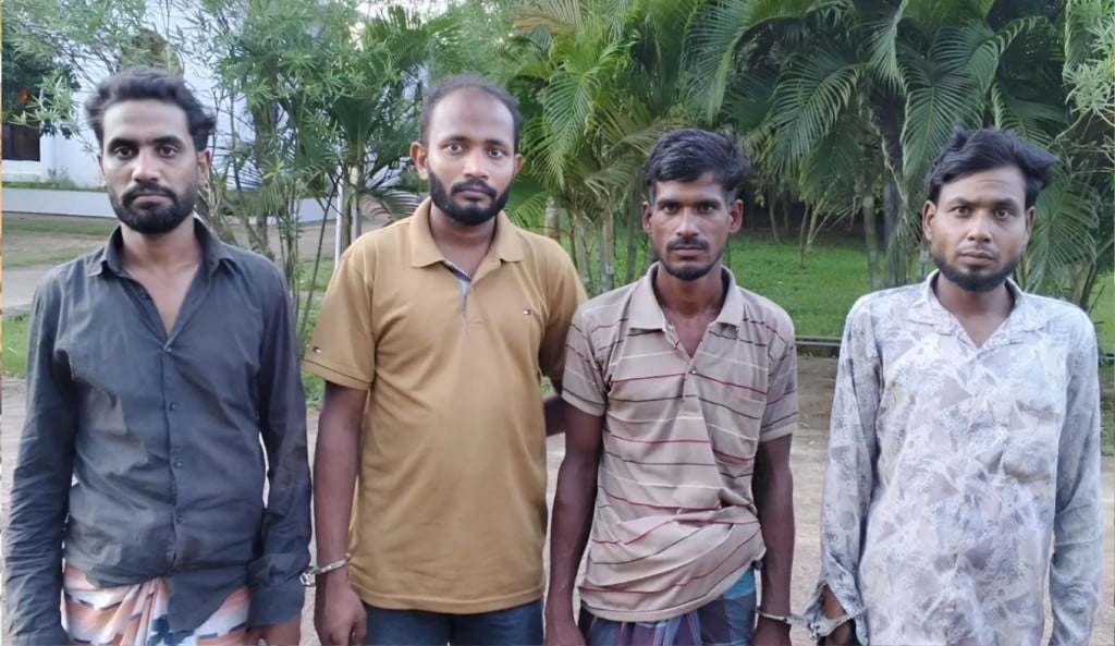 মাদক নিয়ে ছাত্রদল নেতাসহ গ্রেপ্তার ৪ 1758698760 মাদক নিয়ে ছাত্রদল নেতাসহ গ্রেপ্তার ৪