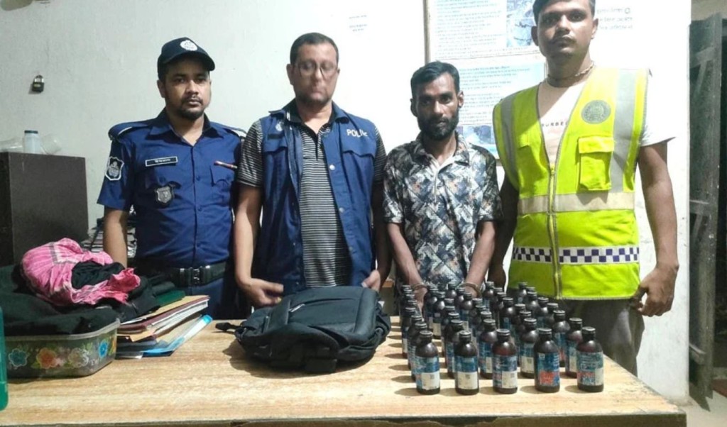 মৌলভীবাজারে ফেন্সিডিলসহ কারবারি আটক 3 মাদকসহ আটক 1758362174 মৌলভীবাজারে ফেন্সিডিলসহ কারবারি আটক