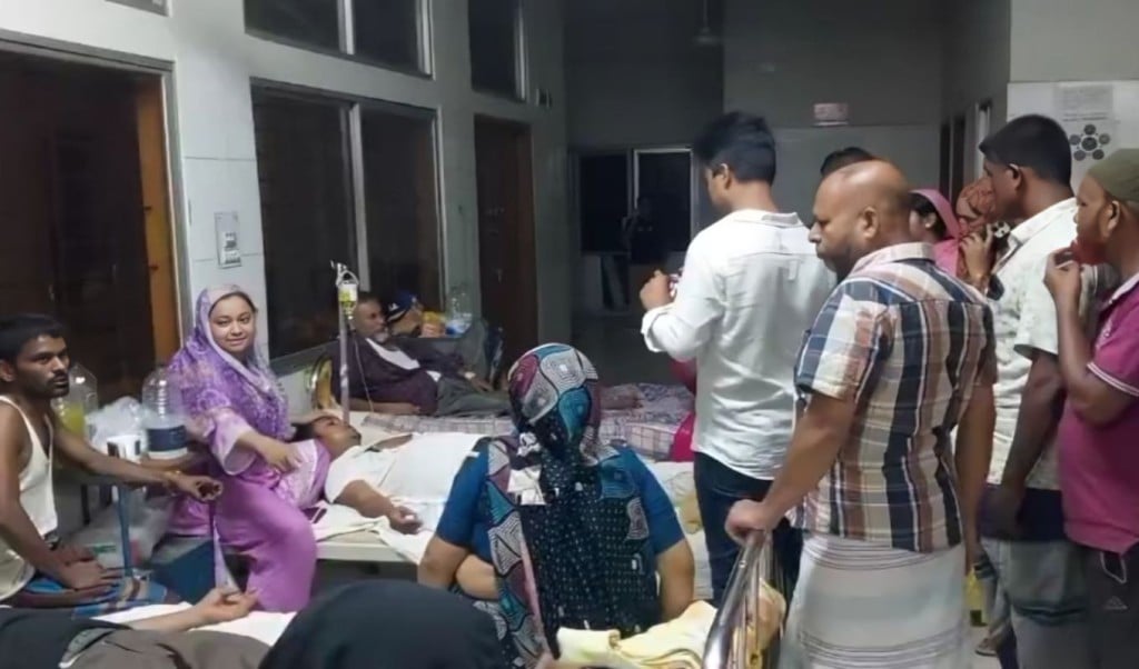 মাদারীপুরে ইতালি প্রবাসীর ভবনে ঢুকে ৪ জনকে কুপিয়ে জখম 1757839185 মাদারীপুরে ইতালি প্রবাসীর ভবনে ঢুকে ৪ জনকে কুপিয়ে জখম