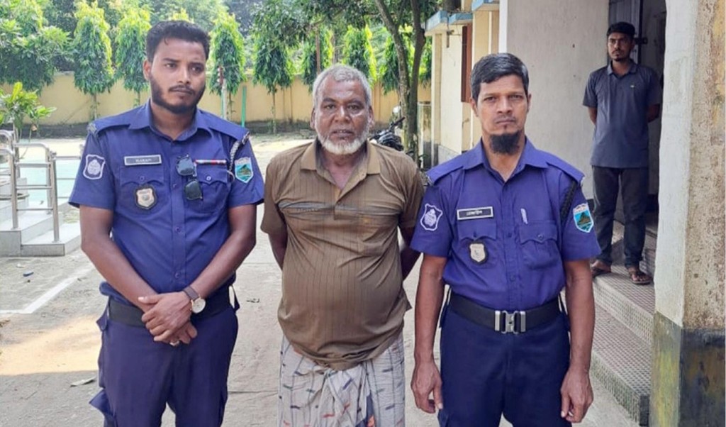 মান্দায় দুই শিশু শিক্ষার্থীকে ধর্ষণের অভিযোগে কবিরাজ গ্রেপ্তার 3 মান্দায় দুই শিশু শিক্ষার্থীকে ধর্ষণের অভিযোগে কবিরাজ গ্রেপ্তার 1758898035 মান্দায় দুই শিশু শিক্ষার্থীকে ধর্ষণের অভিযোগে কবিরাজ গ্রেপ্তার