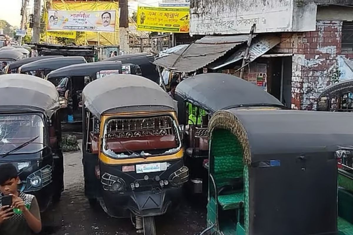 মাহেন্দ্রা স্ট্যান্ডে চাঁদাবাজি-হামলা, যুবদল নেতাসহ গ্রেপ্তার ২